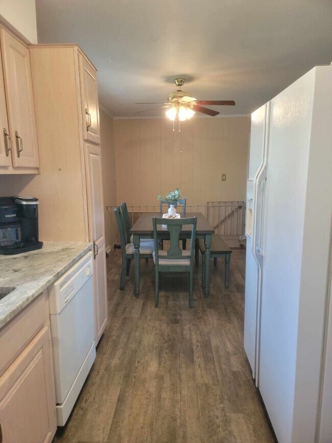 Building Photo - 3049 Parham Dr