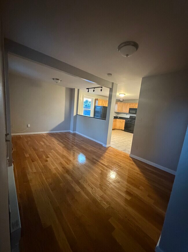 Building Photo - 117 Wrentham St