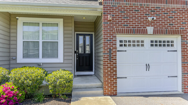 Building Photo - 120 Saddlebrook Dr