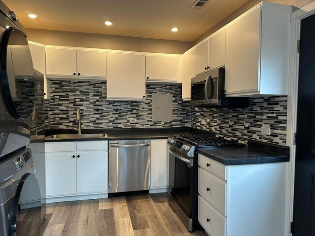 Foto del edificio - 2414 N Mason Ave