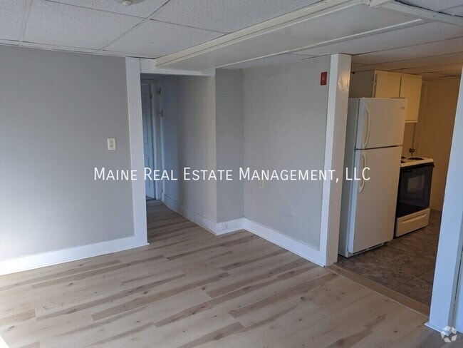 Building Photo - 207 S Main St