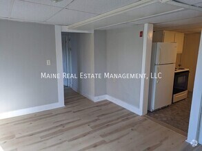 Building Photo - 207 S Main St