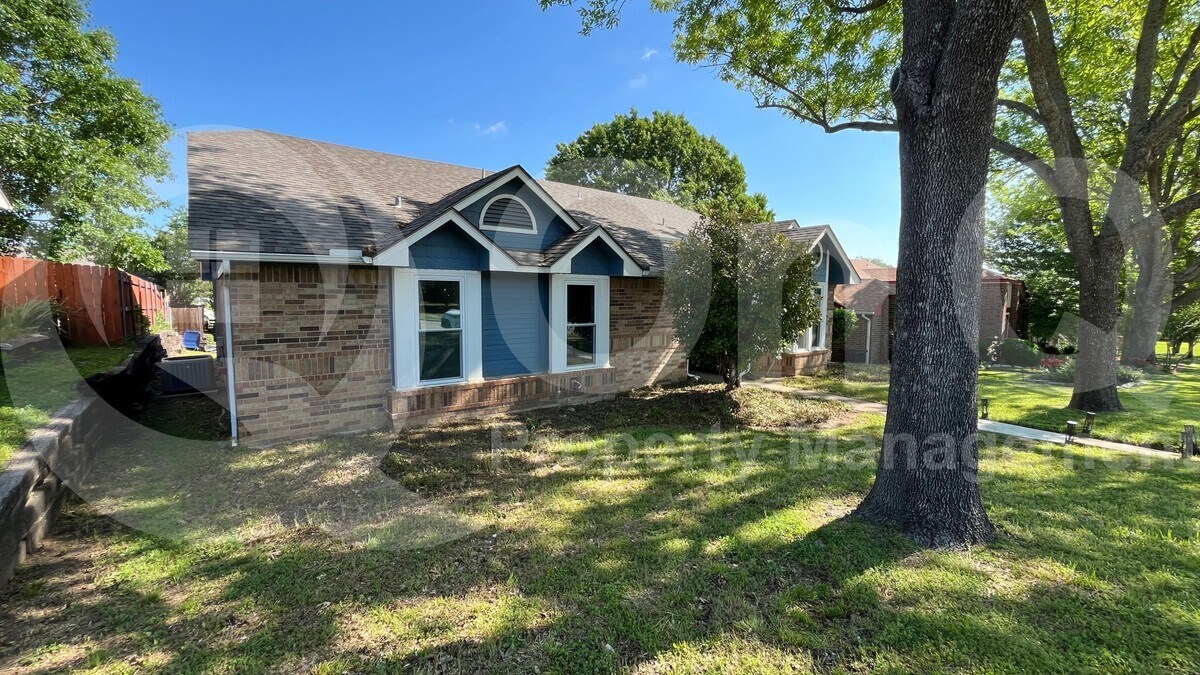 Foto principal - 2721 Collins Blvd