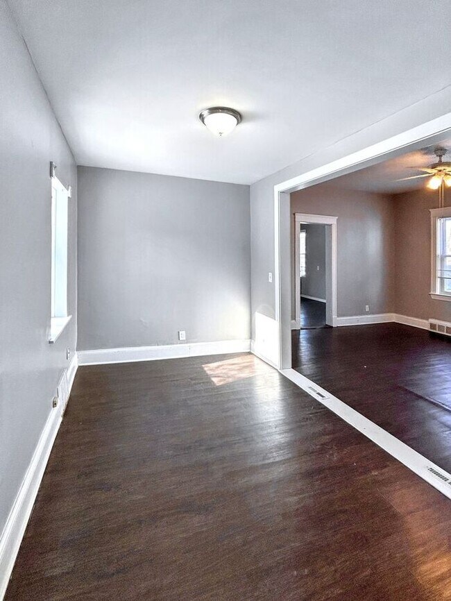 Foto del edificio - Charming 2BR Duplex with Modern Comforts a...