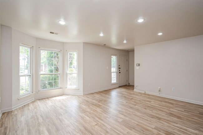 Building Photo - 16 Cypress St