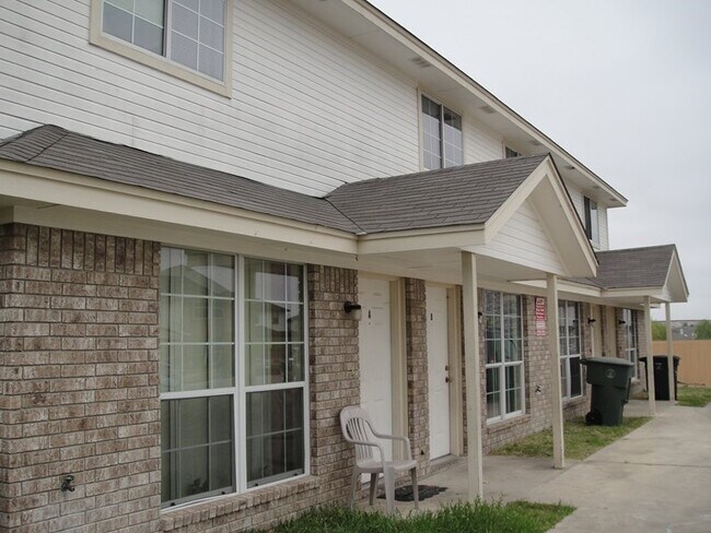 Foto del edificio - 4004 Doraine Ct, Unit D- 3BD, 2BA!