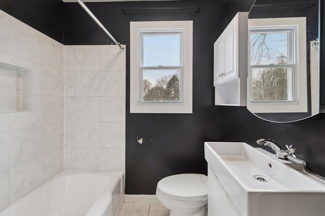 Foto del edificio - 14615 Crescent Dr