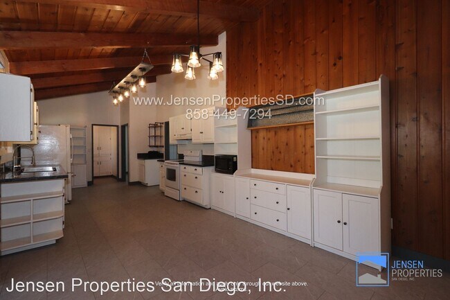 Building Photo - 4 br, 2 bath House - 1017 H St.