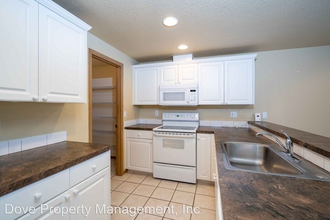 Building Photo - 9713 NE Tenny Creek Dr