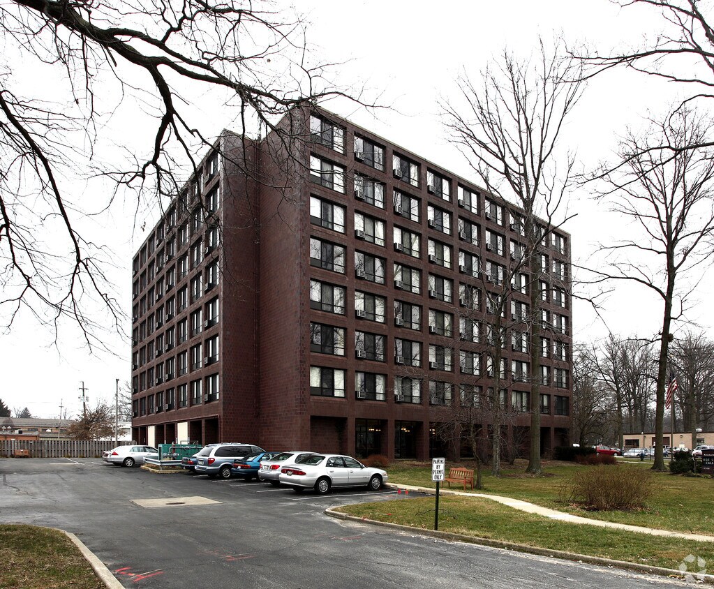 Primary Photo - Knickerbocker Apartments