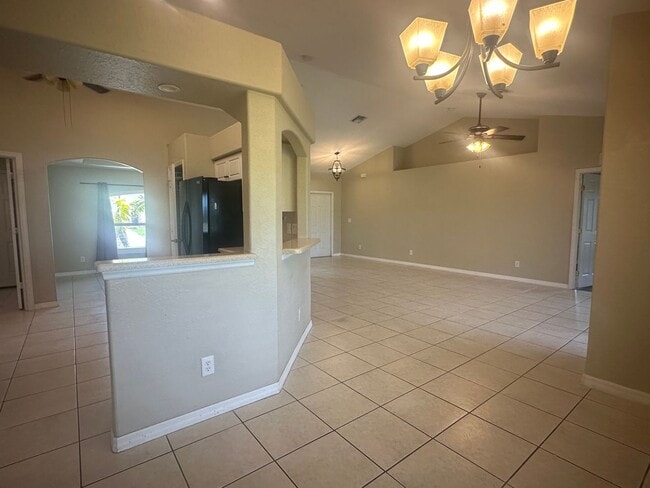 Foto del edificio - 4 Bedroom plus Den - 2 Bathrooms - 2 Car G...