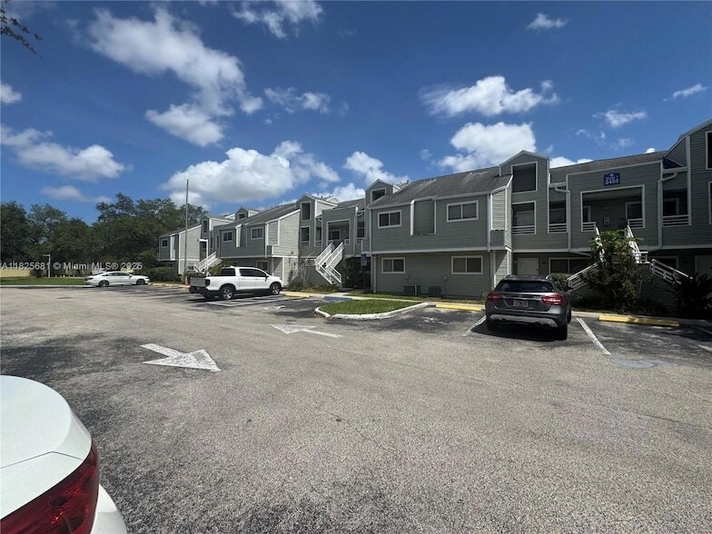 Primary Photo - 3453 NW 44th St