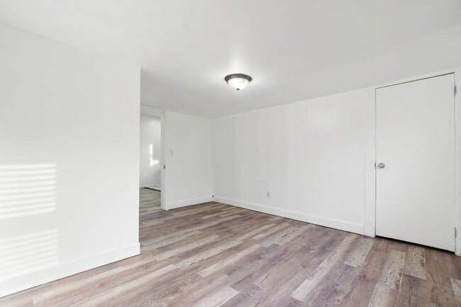 Building Photo - 156 Shepard Ave