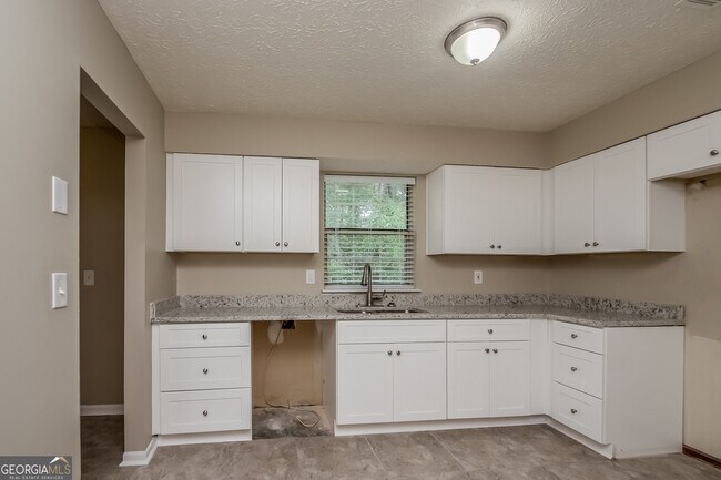 Building Photo - 10284 Briarbay Loop