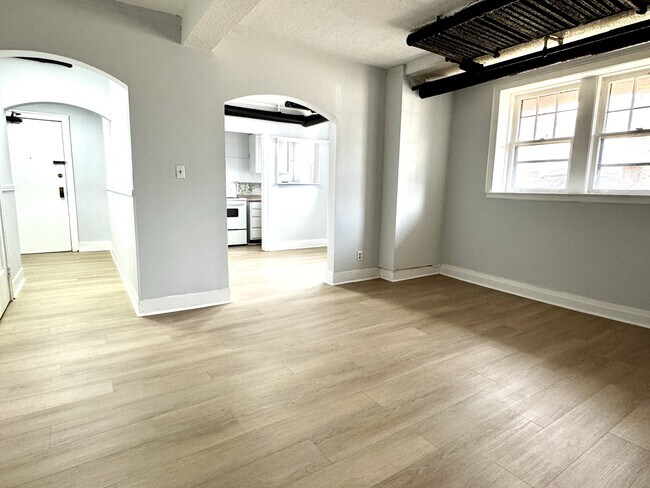 Photo du bâtiment - 36 Hanna St W