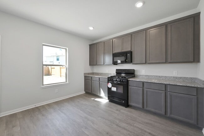 Building Photo - New 4 bedroom Home with Refrigerator, Washer and Dryer