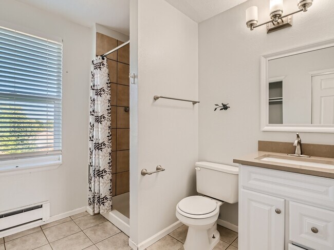 Building Photo - 1184 S Truckee Way