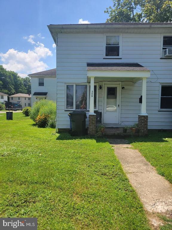 Primary Photo - 305 Delaware Cir