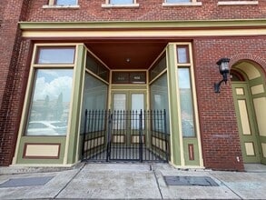 Building Photo - 466 Poplar St