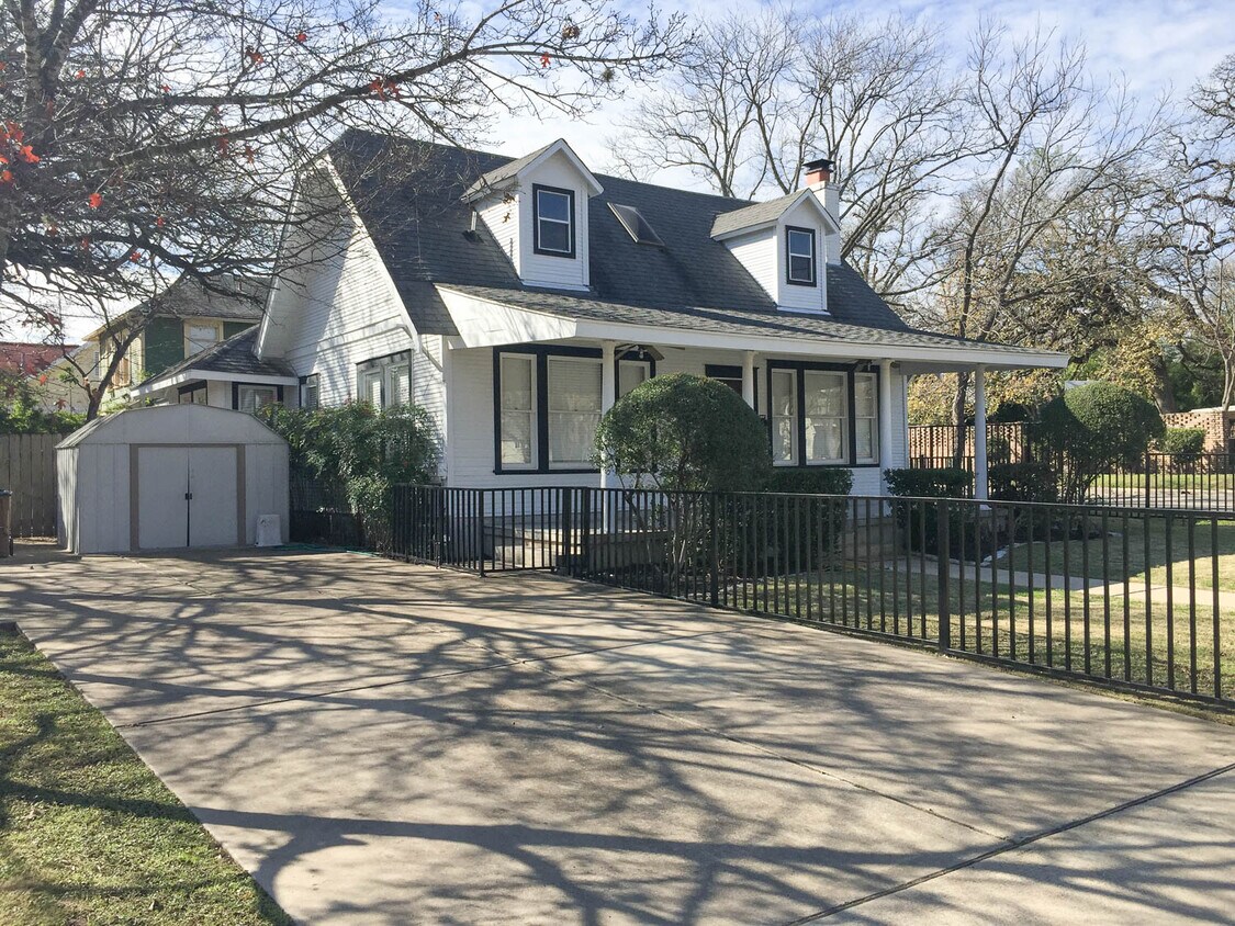 Foto principal - 401 E 35th St