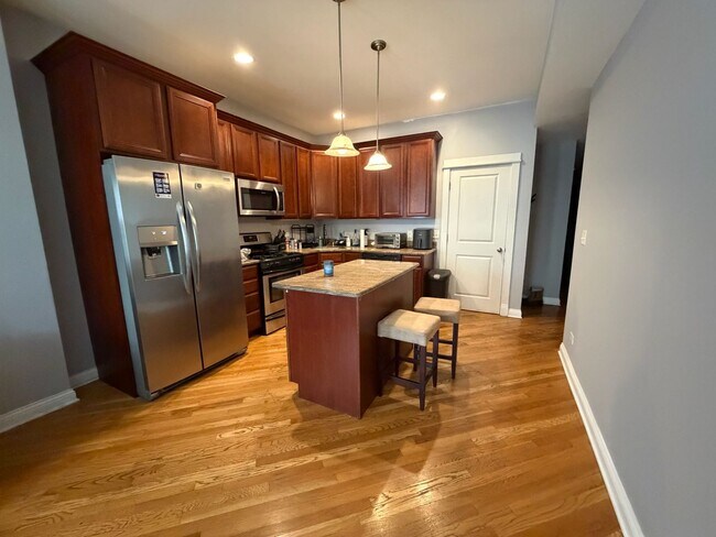 Foto del edificio - 1342 W Greenleaf Ave