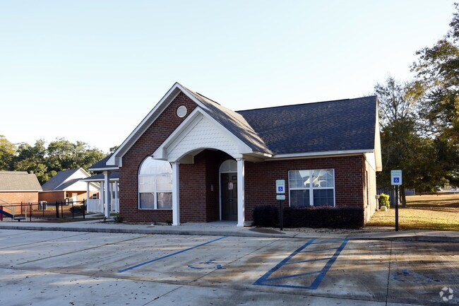 Building Photo - Bennett Pointe