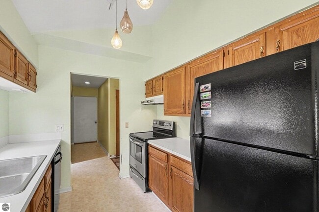 Building Photo - 983 Meadowbrook Dr