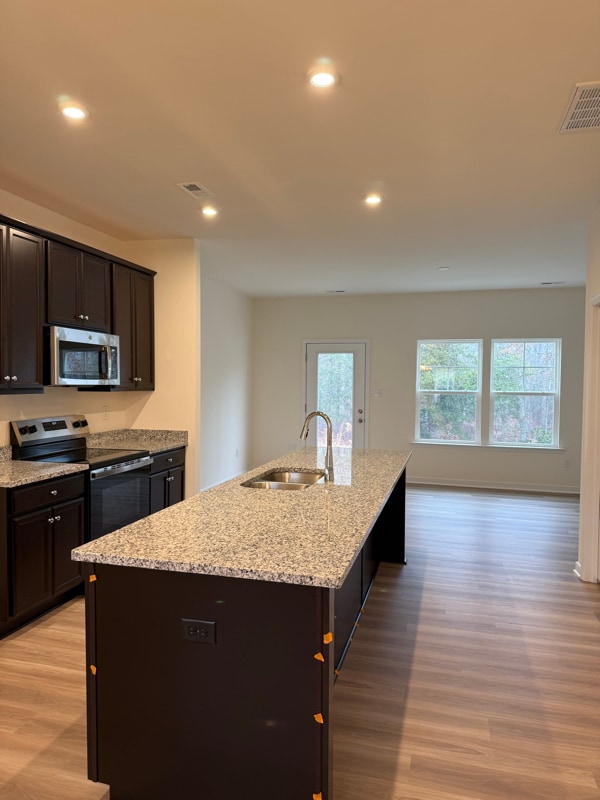 Foto del edificio - 235 Greenpark Rd