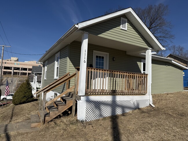 Building Photo - 1116 Adams St