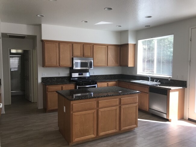 Building Photo - Ready Now! Cul-De-Sac Murrieta Beauty!!