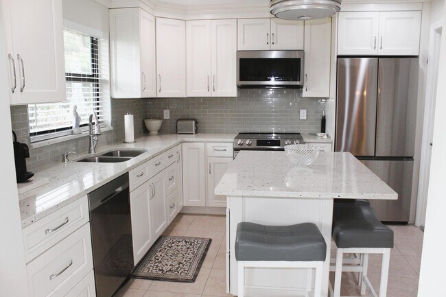 Foto del edificio - 4595 Laurel Tree Rd