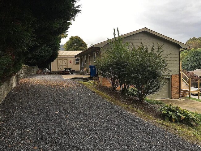 Foto del edificio - 107 Pebblebrook St