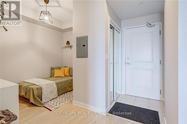 Photo du bâtiment - 5010 Corporate Dr