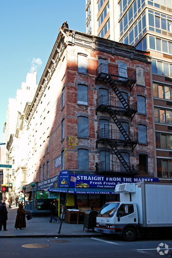 Building - Fairmount Terrace