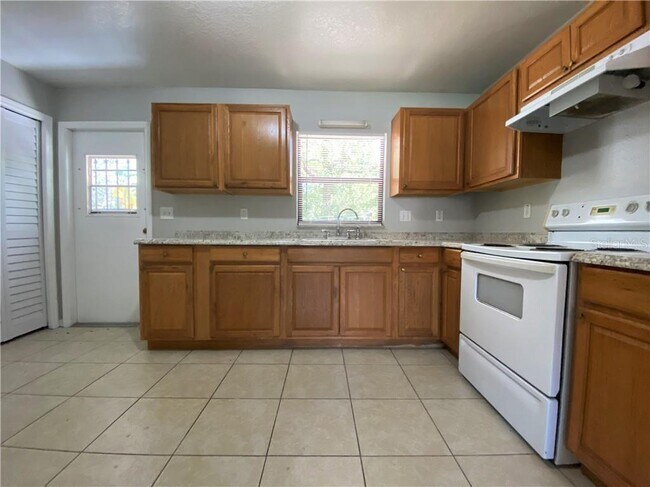 Foto del edificio - 1213 Pleasant Oaks Ct