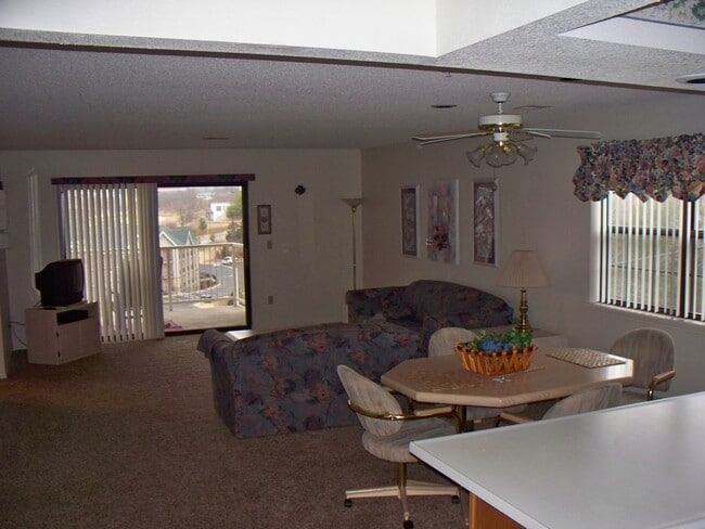 Building Photo - 350 Wildwood Dr S