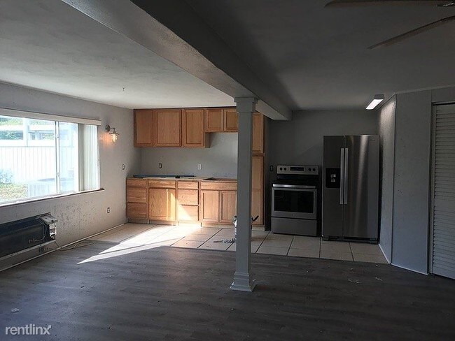 Building Photo - 1 br, 1 bath Apartment - 118 Flamingo Avenue