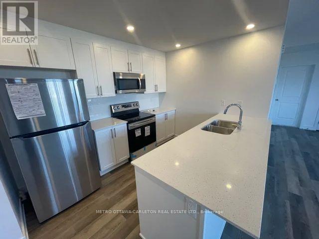 Building Photo - 390 Rolling Meadow Crescent