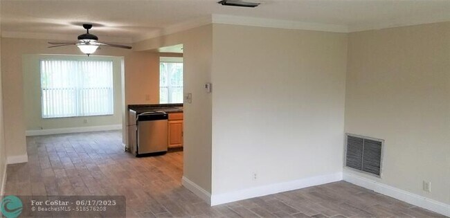 Building Photo - 1055 NW 73rd Ave