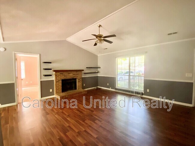 Building Photo - 3914 Aster Dr