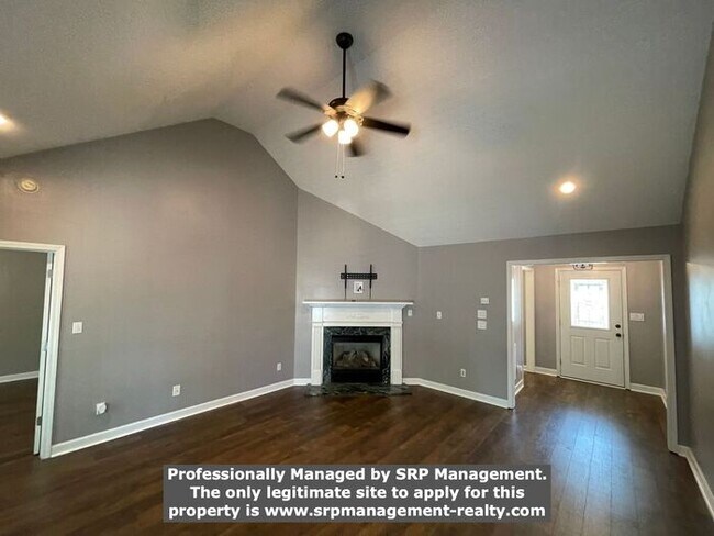 Foto del edificio - Fully Renovated 3 BR/2BA for Rent near Kin...