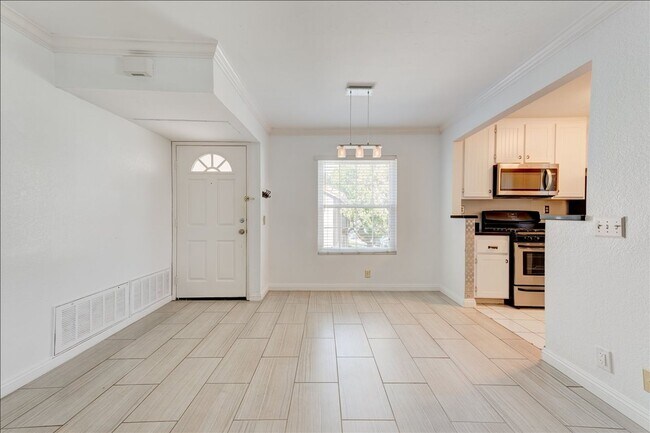 Foto del edificio - 10878 Aderman Ave