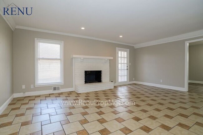 Building Photo - Available NOW! Unique 3 Bedroom 2.5 Bath h...