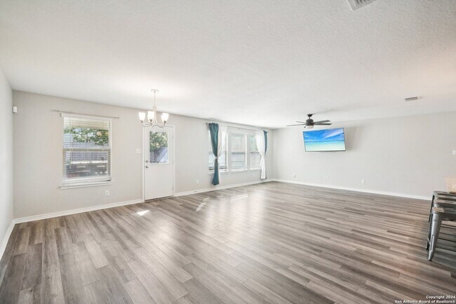 Building Photo - BEAUTIFUL 4-BEDROOM HOME IN CROSS CREEK