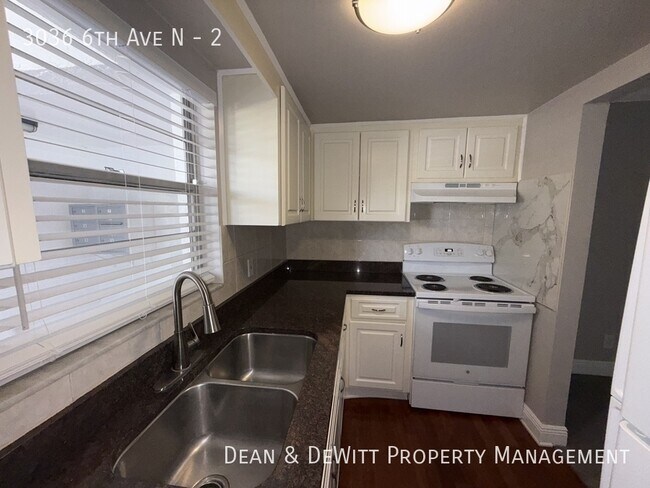 Foto del edificio - 2 Bed/1 Bath - Unit 2