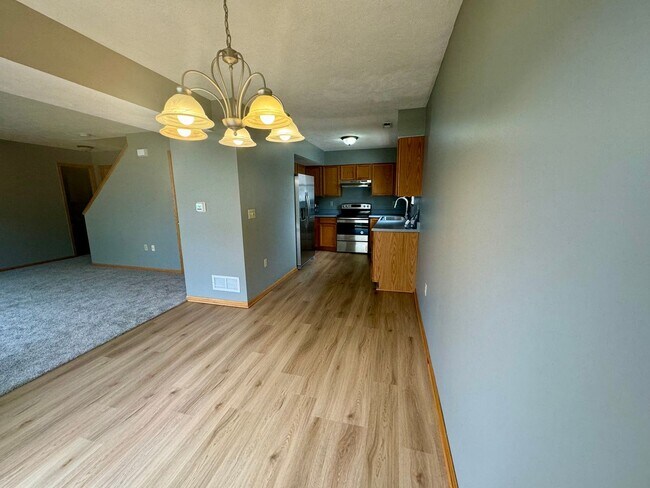 Foto del edificio - 3 bed 2 bath ZERO entry townhouse in Capitol Beach