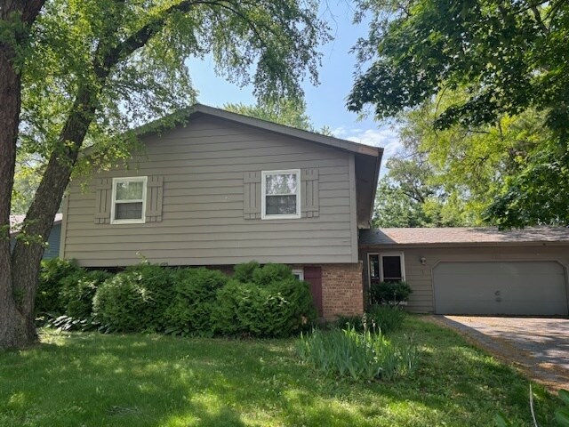 Foto principal - 721 S Vista Dr