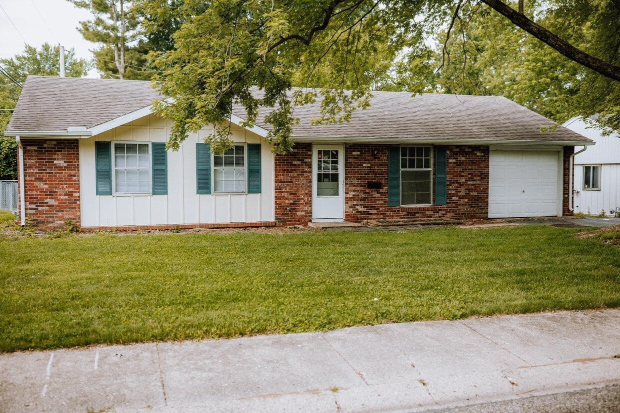 Primary Photo - 918 Skyline Dr