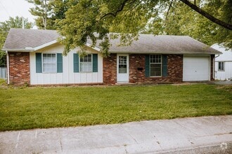 Building Photo - 918 Skyline Dr