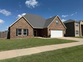 Building Photo - 3623 Plantation Dr